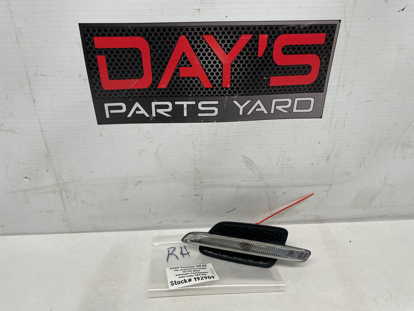 2009 Pontiac G8 GT RH Passenger Front Fender Marker Light OEM - Day's Parts Yard