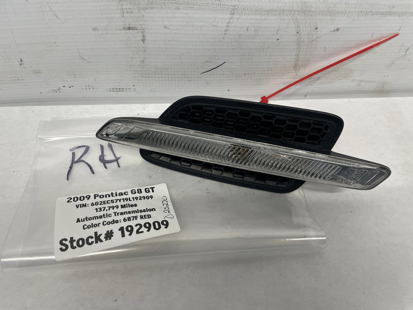 2009 Pontiac G8 GT RH Passenger Front Fender Marker Light OEM - Day's Parts Yard