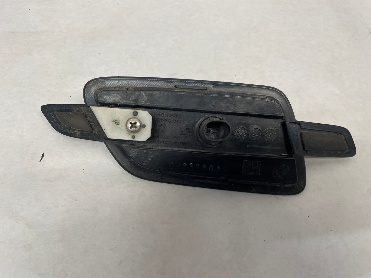 2009 Pontiac G8 GT RH Passenger Front Fender Marker Light OEM - Day's Parts Yard
