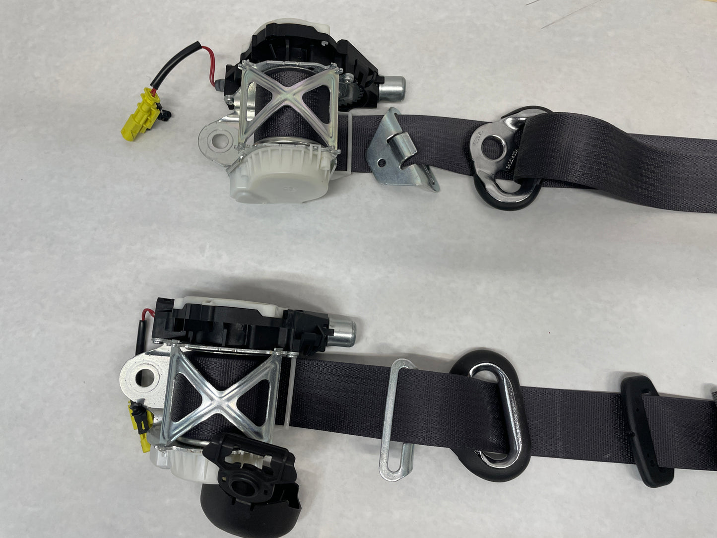 2013 Chevy Camaro ZL1 RH & LH Front Seat Belts Seatbelts Retractors OEM - Day's Parts Yard
