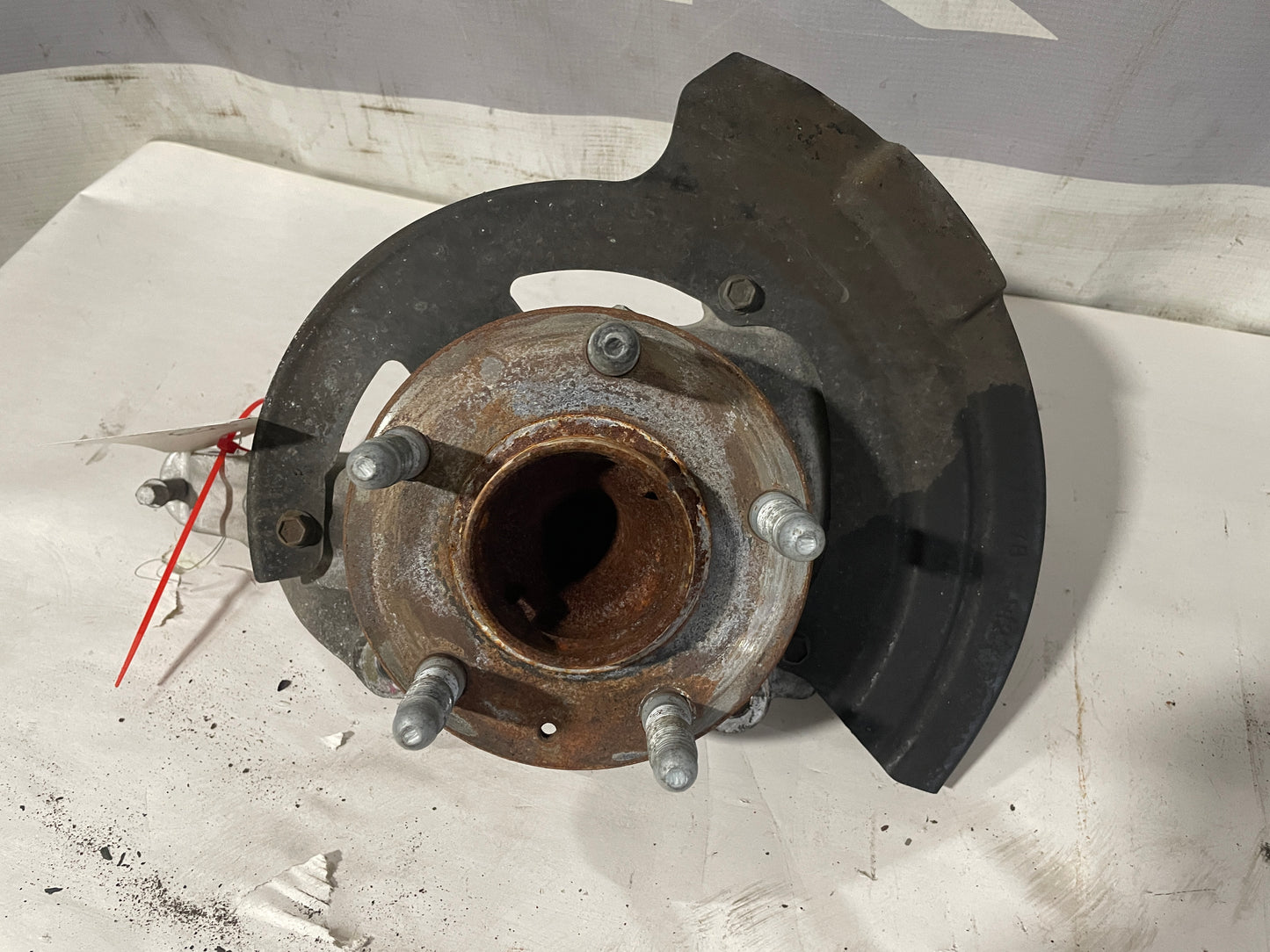 2015 Chevy SS Sedan Front RH Passenger Spindle Knuckle Hub Assembly OEM - Day's Parts Yard