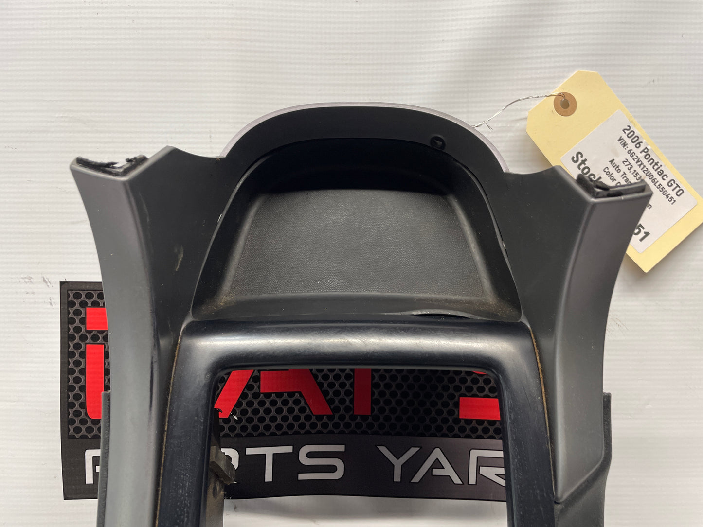2006 Pontiac GTO Center Console Arm Rest Assembly OEM - Day's Parts Yard