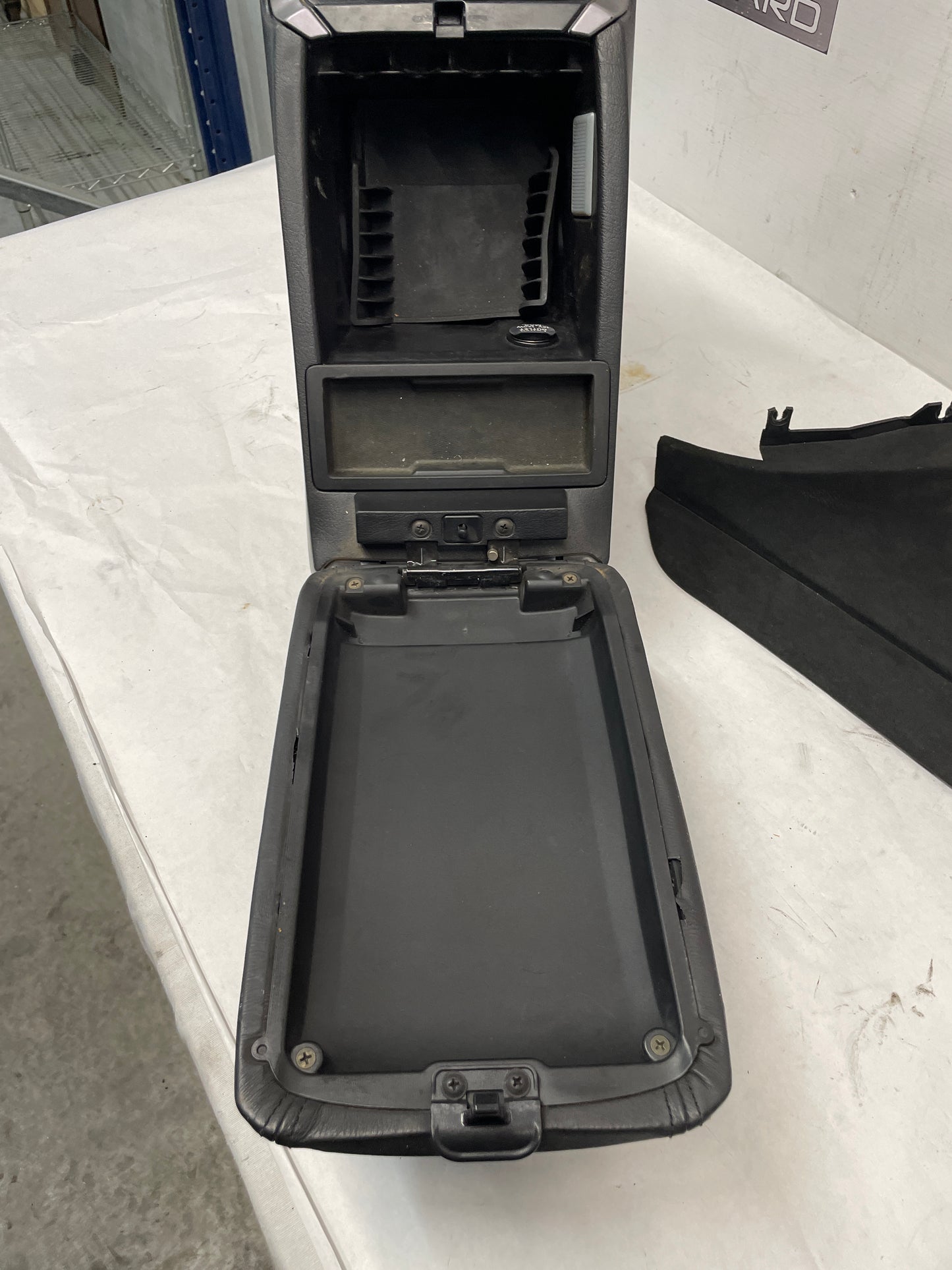 2006 Pontiac GTO Center Console Arm Rest Assembly OEM - Day's Parts Yard