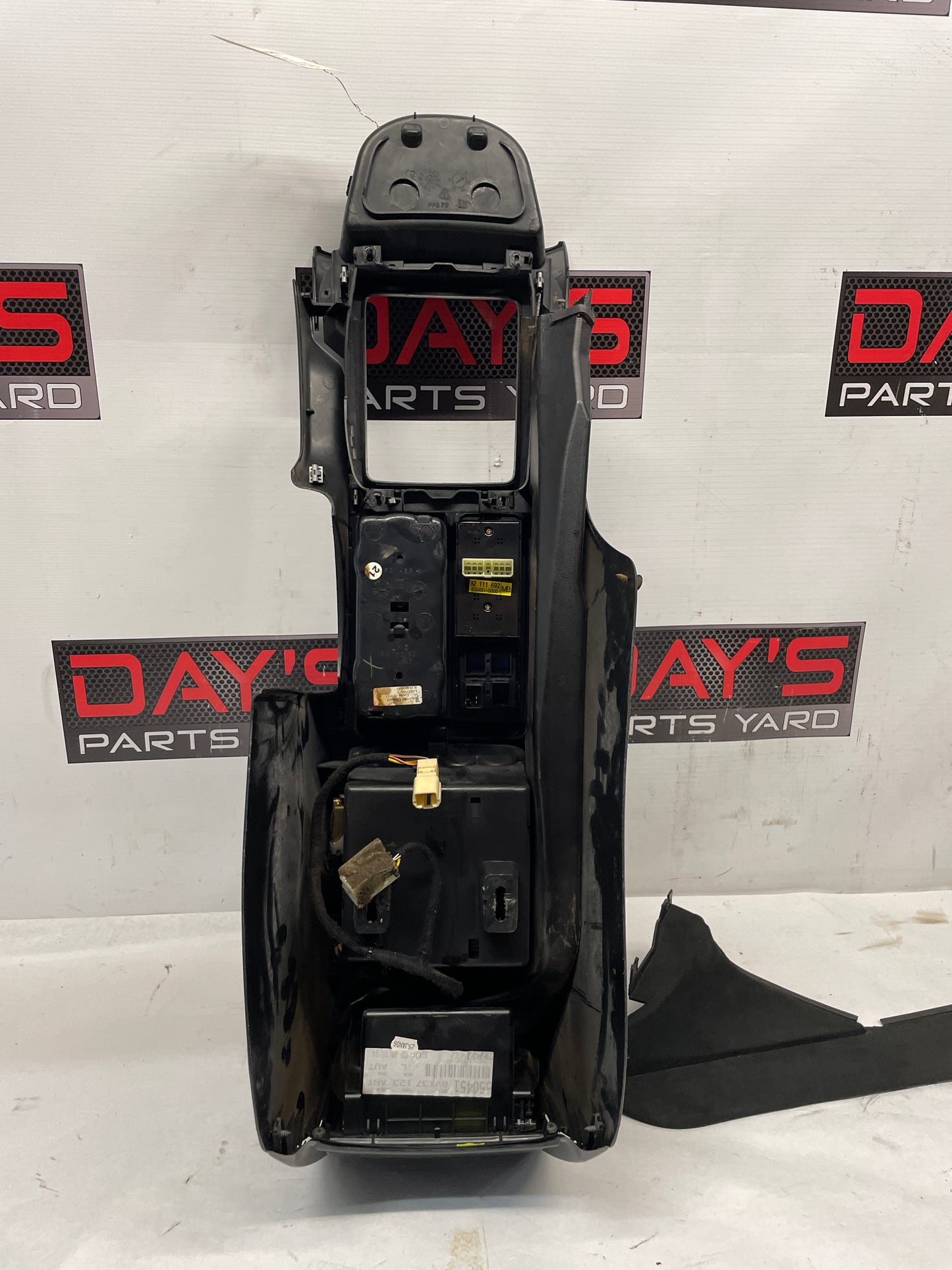 2006 Pontiac GTO Center Console Arm Rest Assembly OEM - Day's Parts Yard