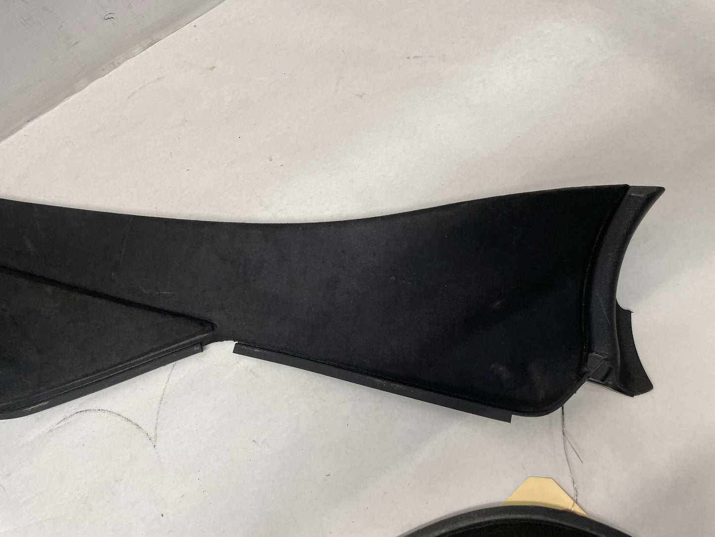 2006 Pontiac GTO Center Console Arm Rest Assembly OEM - Day's Parts Yard