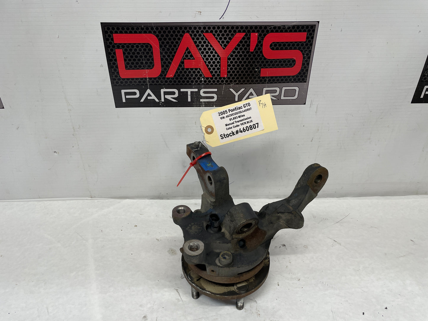 2005 Pontiac GTO RH Passenger Front Suspension Spindle Hub Knuckle Assembly OEM - Day's Parts Yard