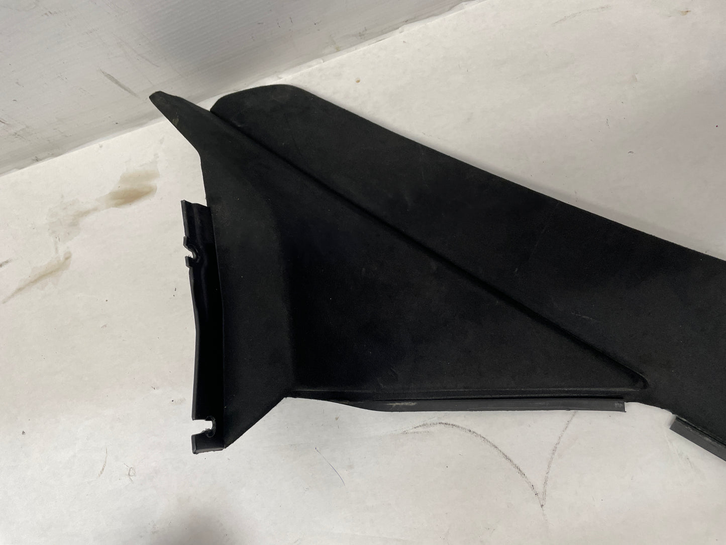 2006 Pontiac GTO Center Console Arm Rest Assembly OEM - Day's Parts Yard