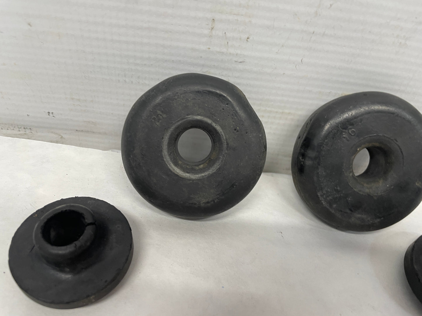 2004 Pontiac GTO Upper & Lower Radiator Bushings OEM - Day's Parts Yard