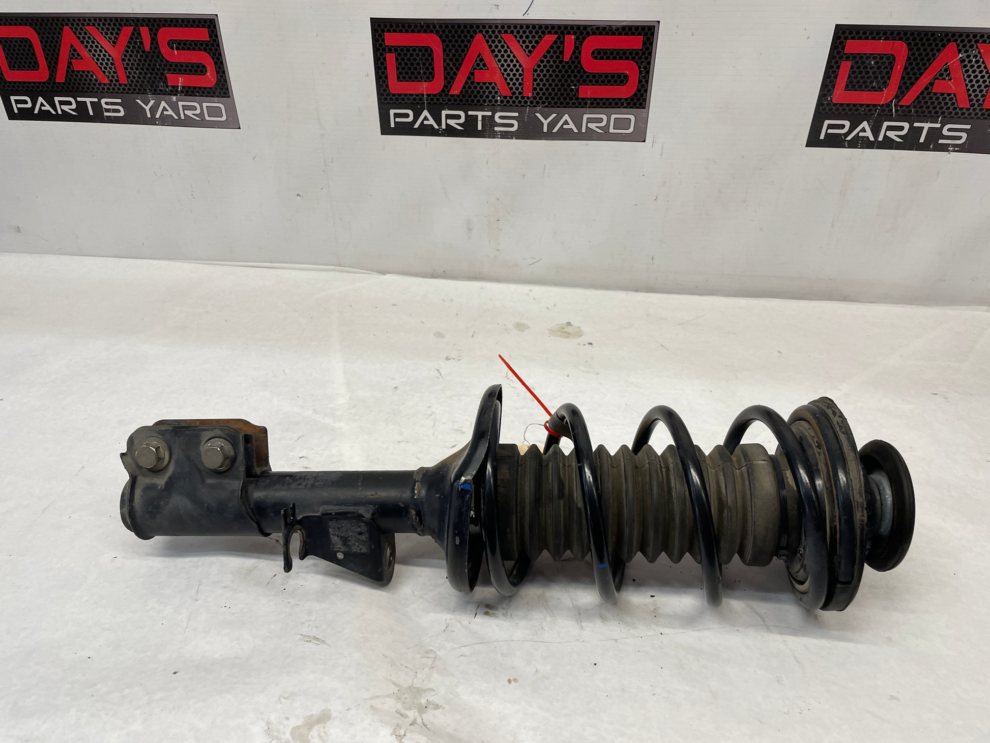 2005 Pontiac GTO RH Passenger Front Suspension Strut Assembly OEM - Day's Parts Yard