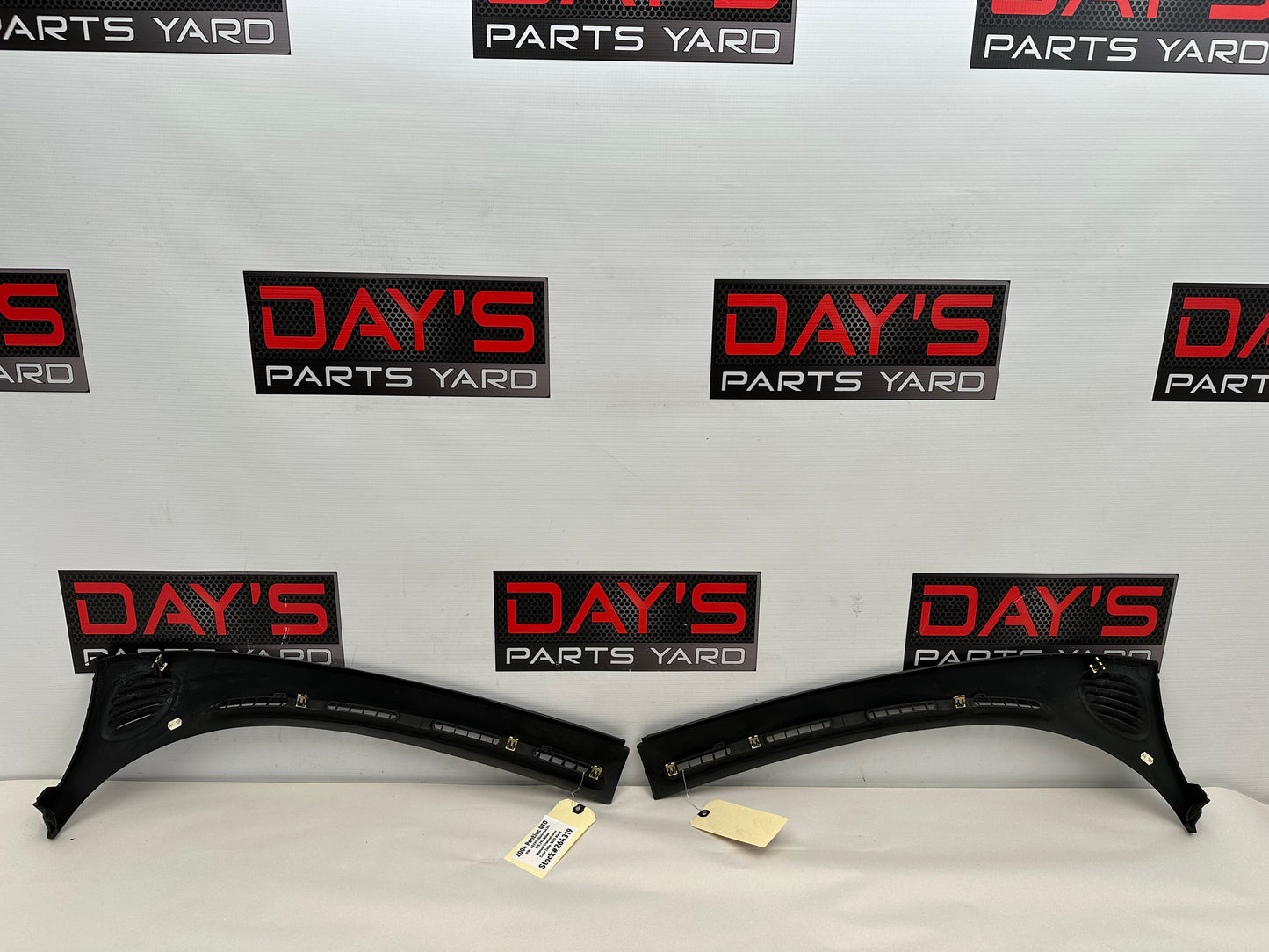 2004 Pontiac GTO RH & LH Dash Cowl Defrost Panels Vent Trim OEM - Day's Parts Yard