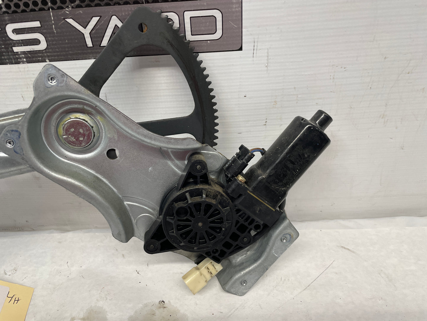 2005 Pontiac GTO LH Driver Front Window Regulator Motor OEM - Day's Parts Yard