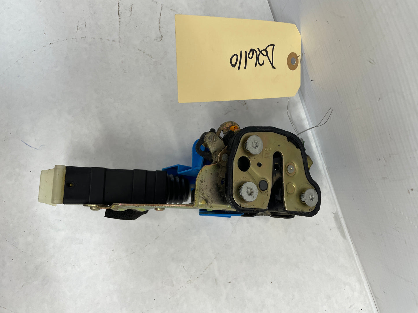 2005 Pontiac GTO LH Driver Door Lock Actuator Assembly OEM - Day's Parts Yard