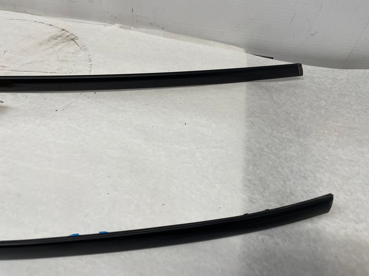 2005 Pontiac GTO RH & LH Roof Panel Joint Finish Trim Molding OEM - Day's Parts Yard
