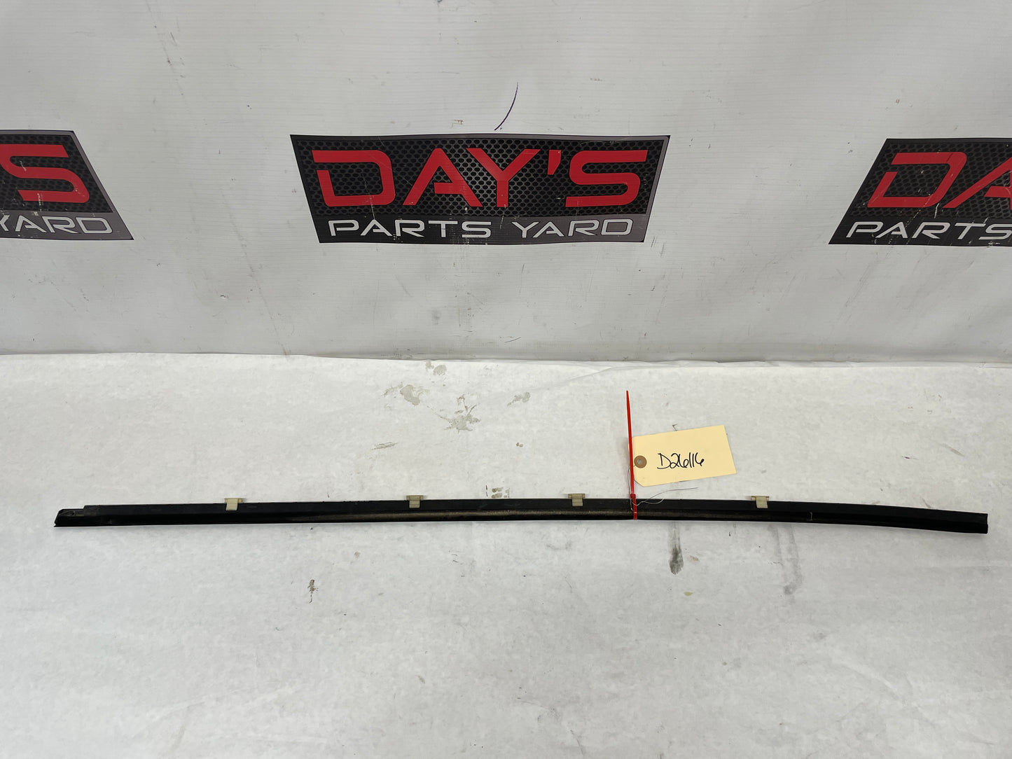 2005 Pontiac GTO RH Passenger Door Window Belt Molding Weather Strip Trim OEM - Day's Parts Yard