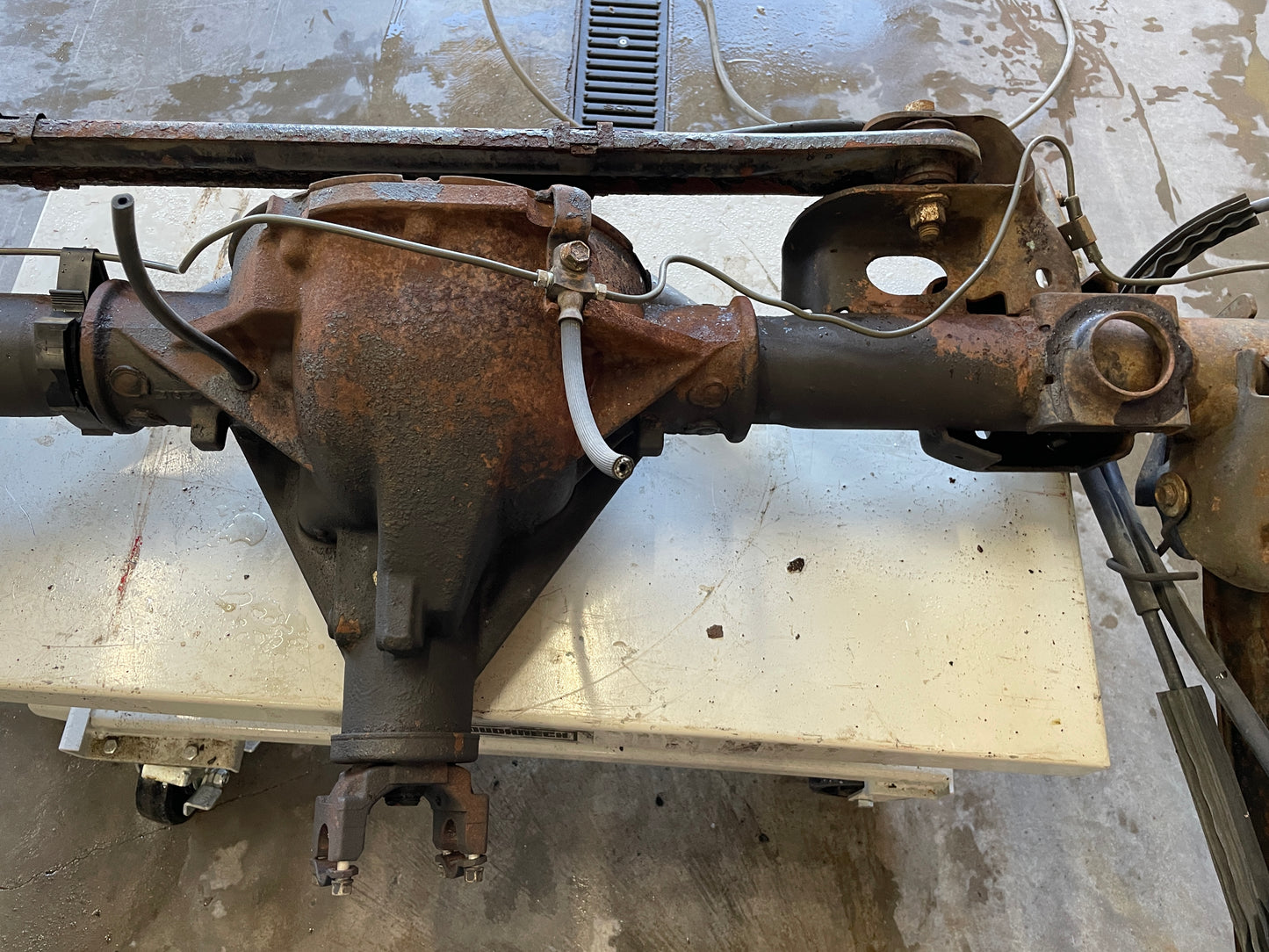 2003 Chevy Suburban Complete Rear End Axle Carrier Differential 3.73 LSD OEM - Day's Parts Yard