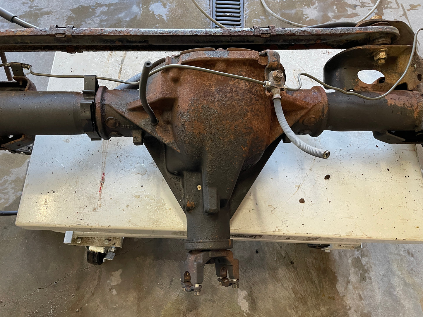 2003 Chevy Suburban Complete Rear End Axle Carrier Differential 3.73 LSD OEM - Day's Parts Yard