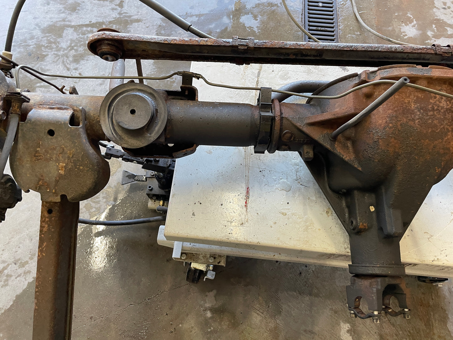2003 Chevy Suburban Complete Rear End Axle Carrier Differential 3.73 LSD OEM - Day's Parts Yard