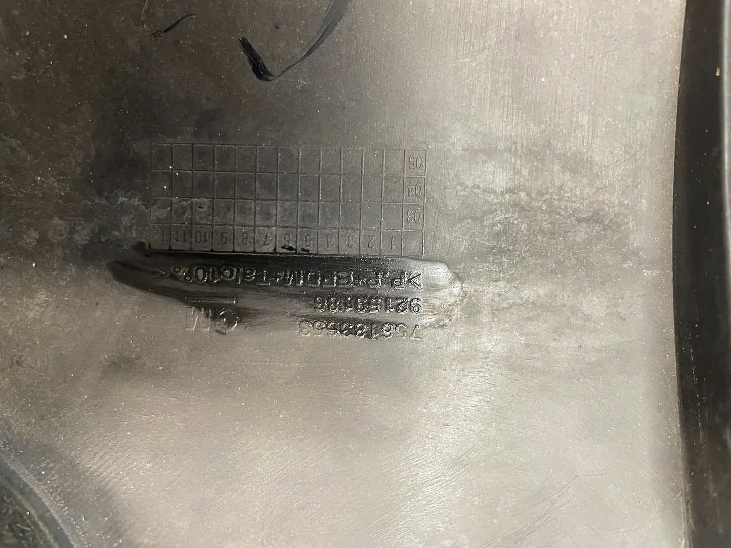 2004 Pontiac GTO Rear Air Deflector Differential Center Lower Body Cover OEM - Day's Parts Yard