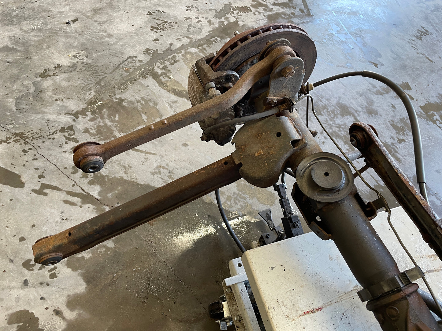 2003 Chevy Suburban Complete Rear End Axle Carrier Differential 3.73 LSD OEM - Day's Parts Yard