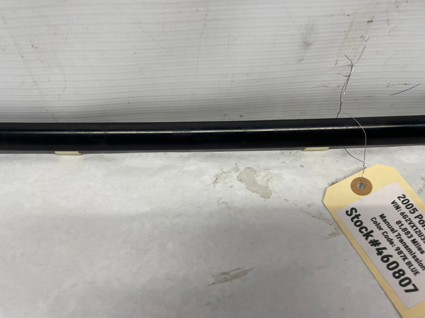 2005 Pontiac GTO LH Driver Window Door Belt Molding Weather Strip Trim OEM - Day's Parts Yard