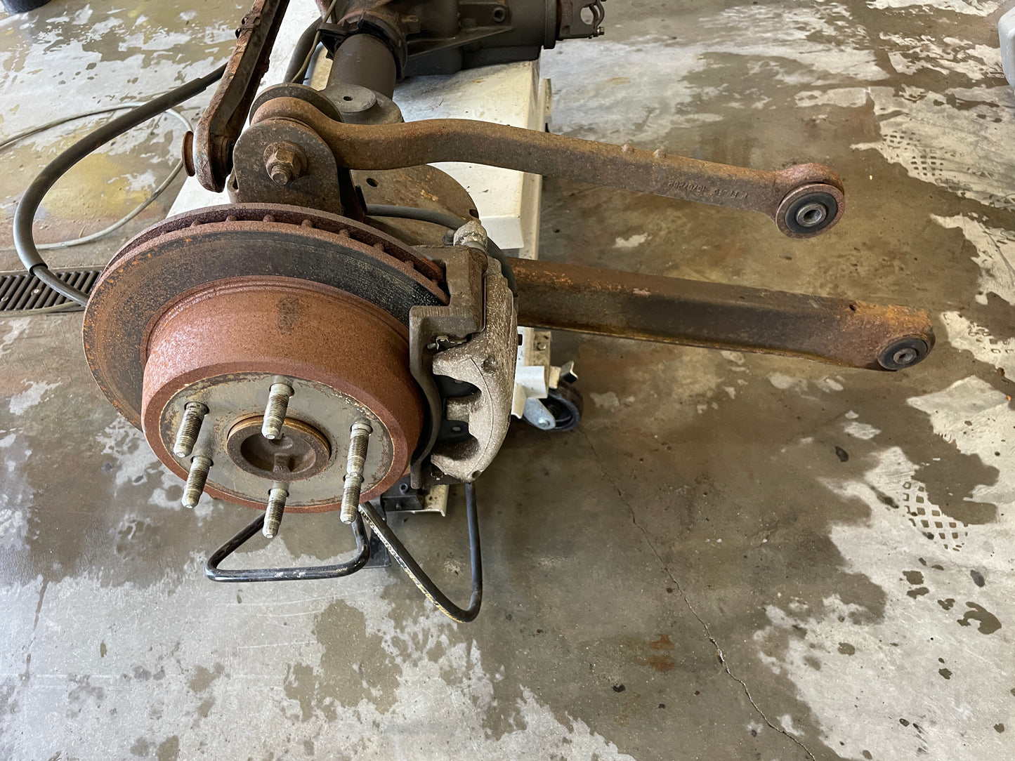 2003 Chevy Suburban Complete Rear End Axle Carrier Differential 3.73 LSD OEM - Day's Parts Yard