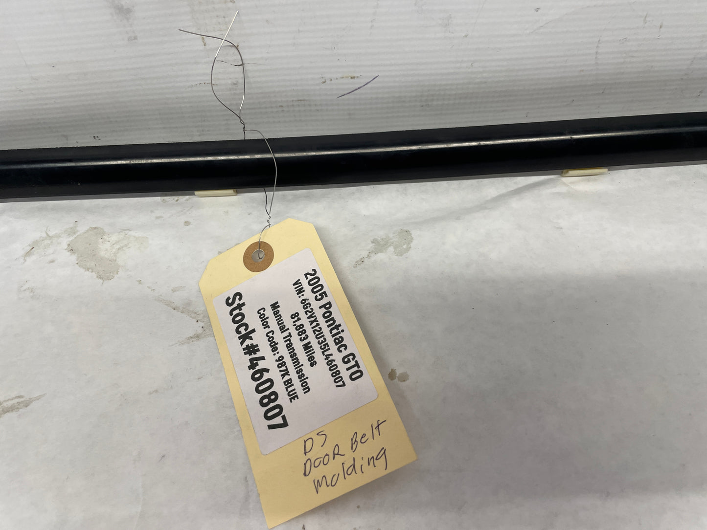 2005 Pontiac GTO LH Driver Window Door Belt Molding Weather Strip Trim OEM - Day's Parts Yard
