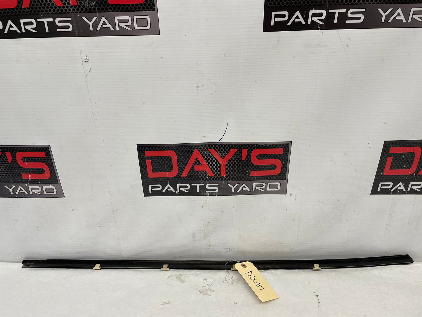 2005 Pontiac GTO LH Driver Window Door Belt Molding Weather Strip Trim OEM - Day's Parts Yard