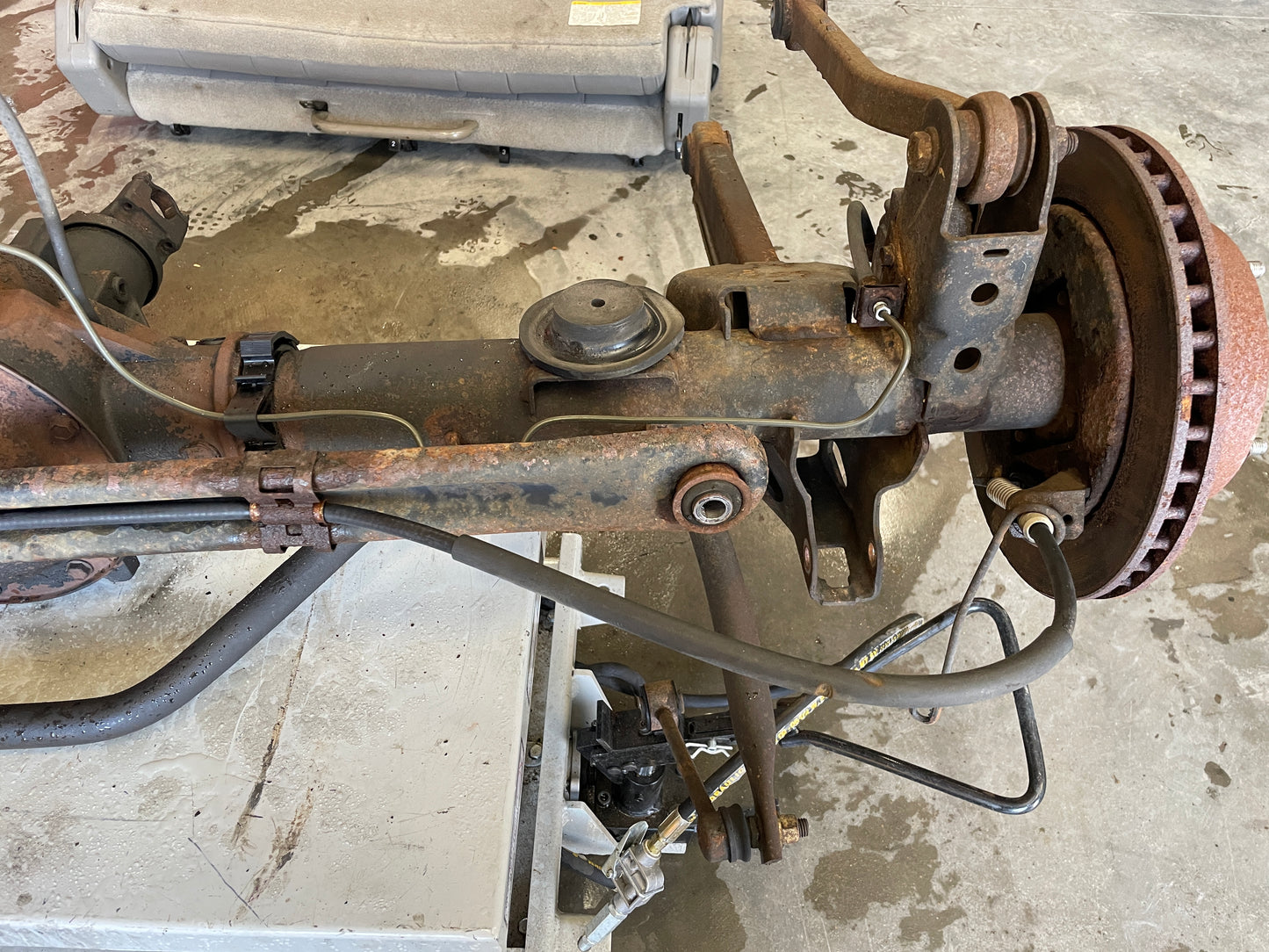 2003 Chevy Suburban Complete Rear End Axle Carrier Differential 3.73 LSD OEM - Day's Parts Yard