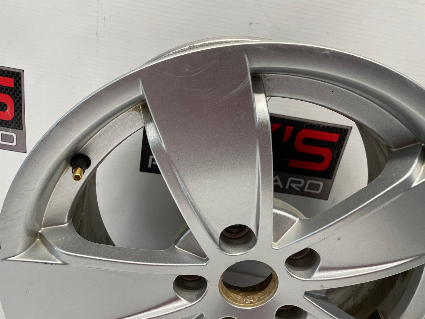2005 Pontiac GTO Factory OEM Wheel 17X8 - Day's Parts Yard