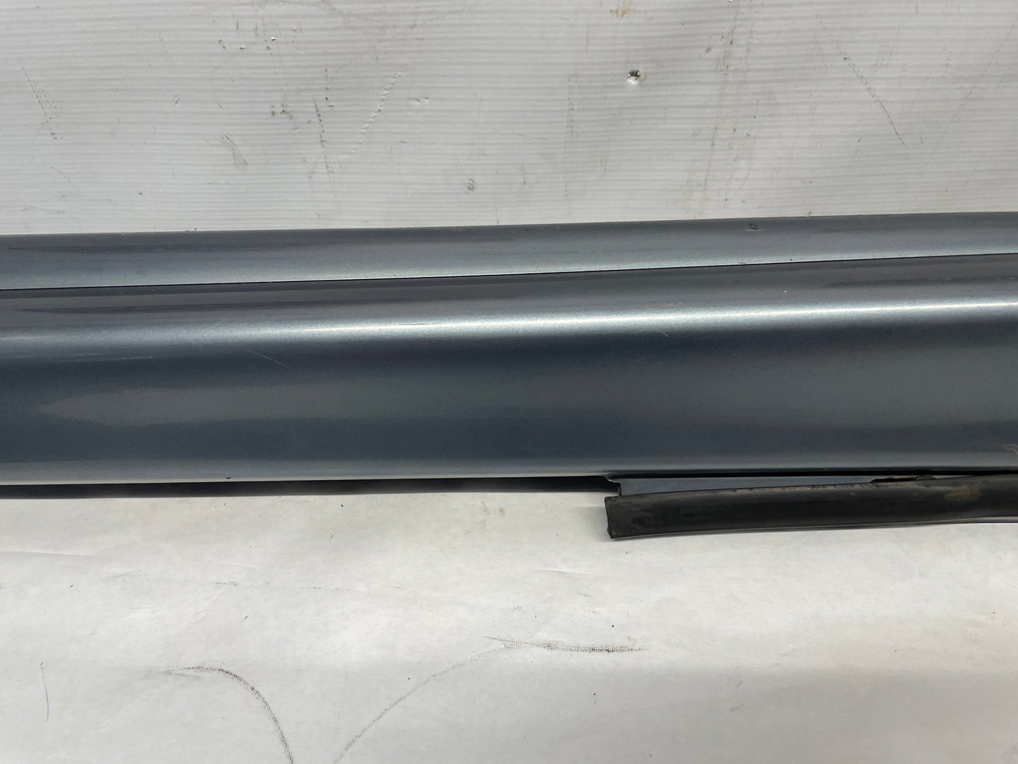 2006 Pontiac GTO LH Driver Rocker Molding Side Skirt Trim Panel OEM - Day's Parts Yard