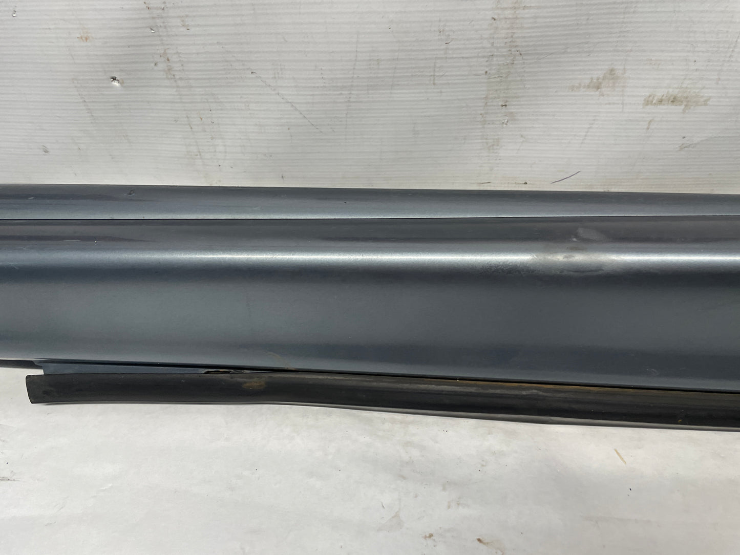 2006 Pontiac GTO LH Driver Rocker Molding Side Skirt Trim Panel OEM - Day's Parts Yard