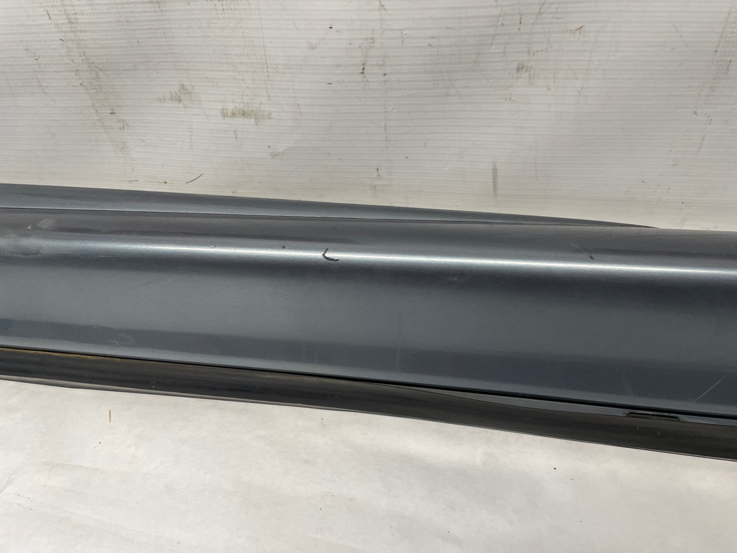 2006 Pontiac GTO LH Driver Rocker Molding Side Skirt Trim Panel OEM - Day's Parts Yard