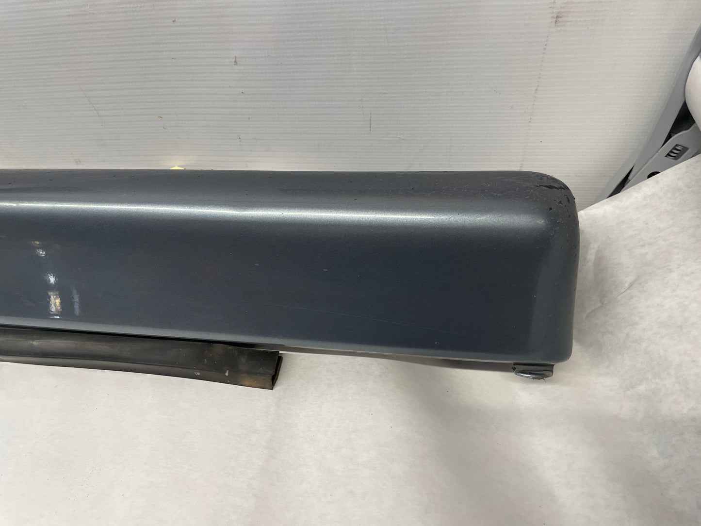 2006 Pontiac GTO LH Driver Rocker Molding Side Skirt Trim Panel OEM - Day's Parts Yard