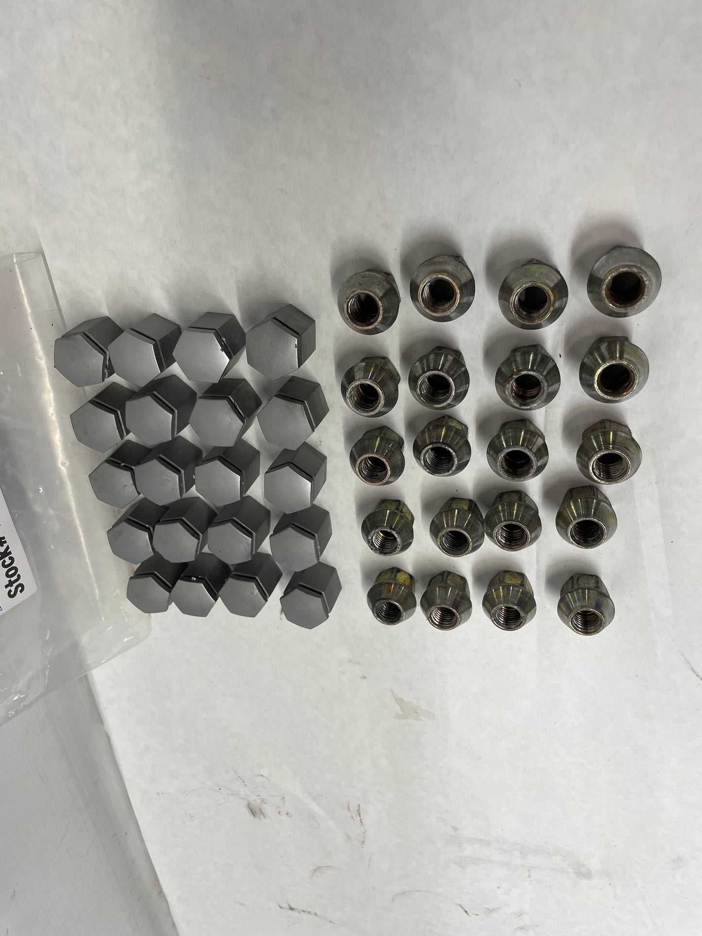 2005 Pontiac GTO Lug Nuts & Covers OEM - Day's Parts Yard