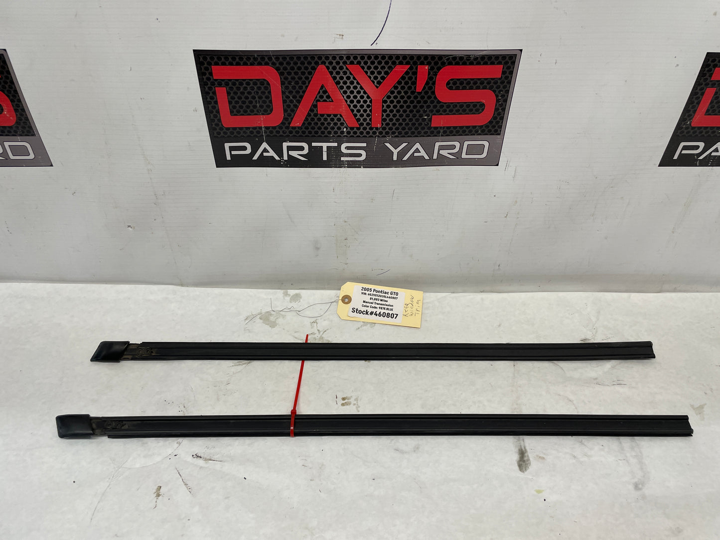 2005 Pontiac GTO RH & LH Rear Window Glass Trim Retainer Moldings OEM - Day's Parts Yard