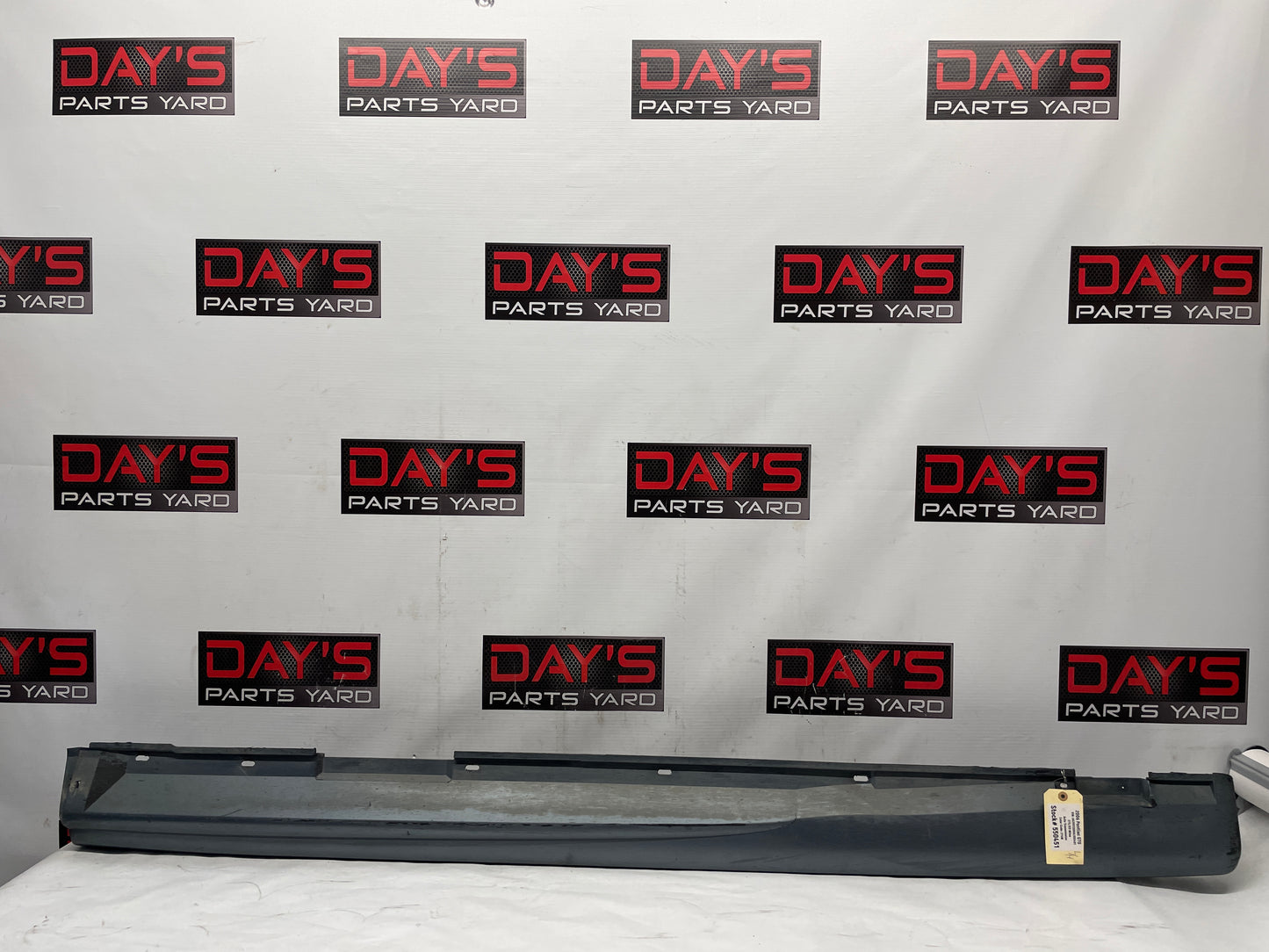 2006 Pontiac GTO LH Driver Rocker Molding Side Skirt Trim Panel OEM - Day's Parts Yard