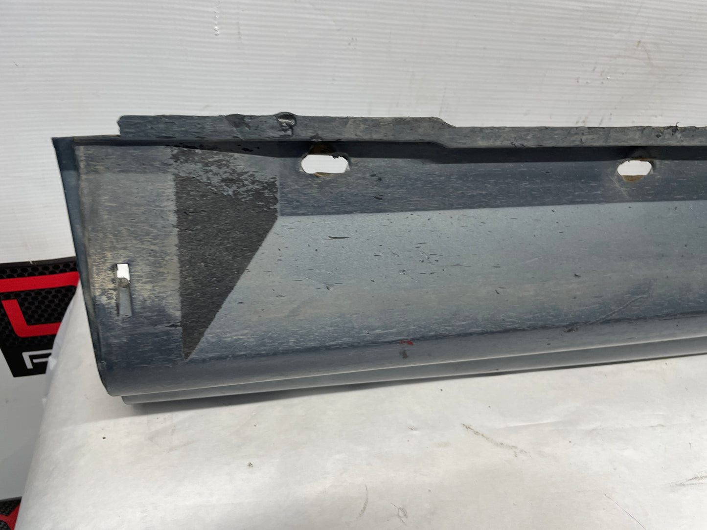 2006 Pontiac GTO LH Driver Rocker Molding Side Skirt Trim Panel OEM - Day's Parts Yard