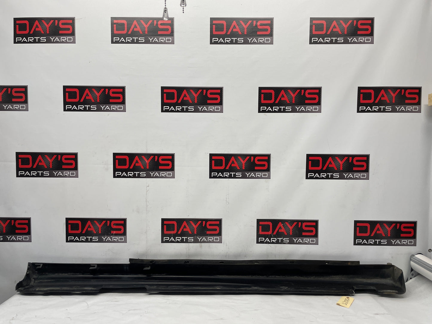2006 Pontiac GTO LH Driver Rocker Molding Side Skirt Trim Panel OEM - Day's Parts Yard