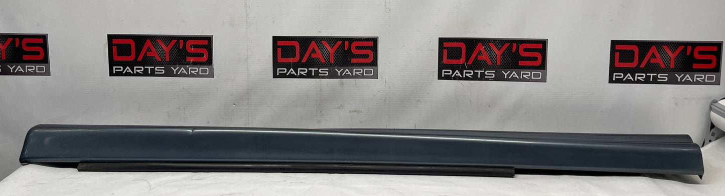 2006 Pontiac GTO RH Passenger Rocker Molding Side Skirt Panel OEM - Day's Parts Yard
