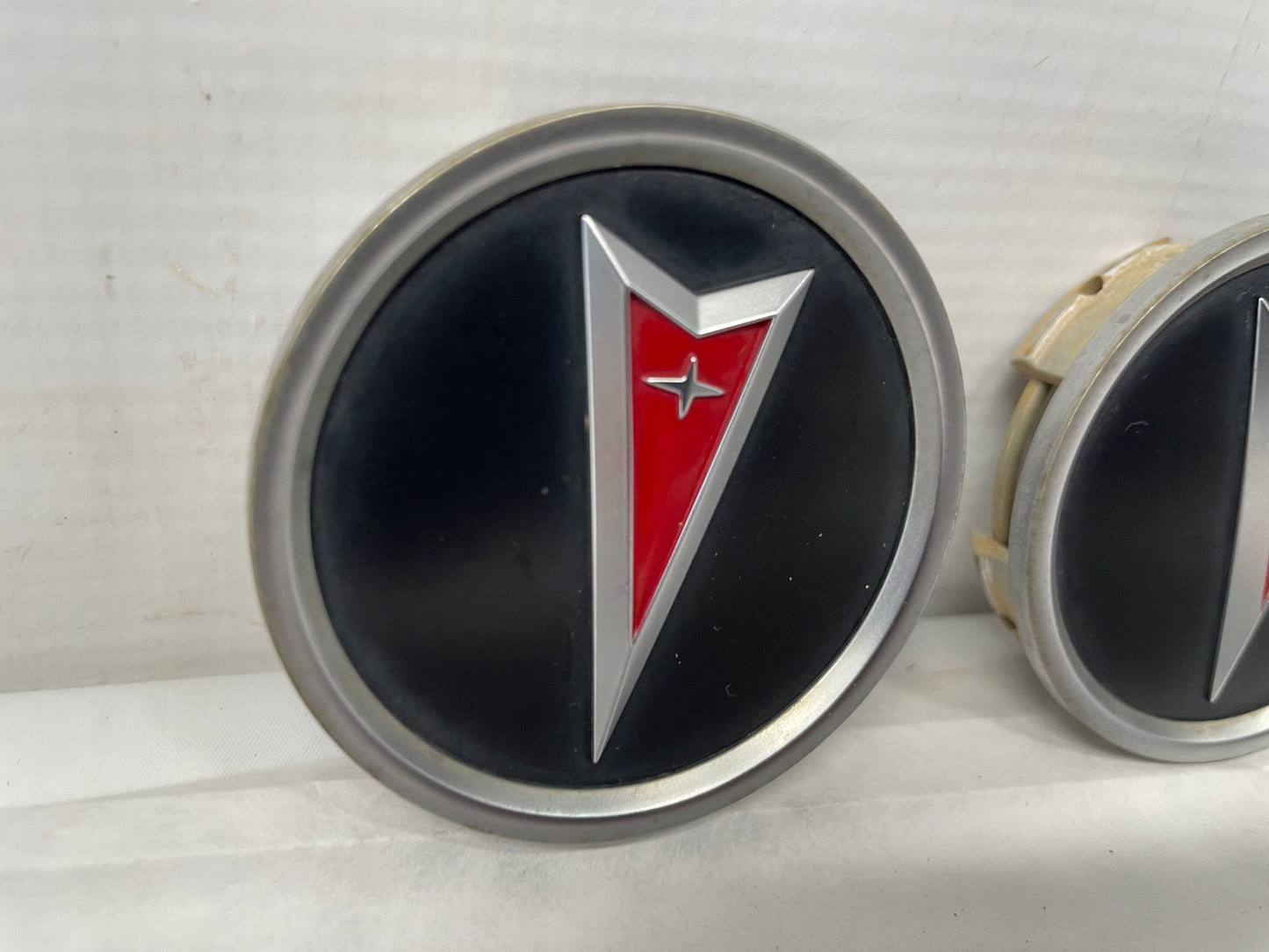 2005 Pontiac GTO Wheel Center Caps OEM - Day's Parts Yard
