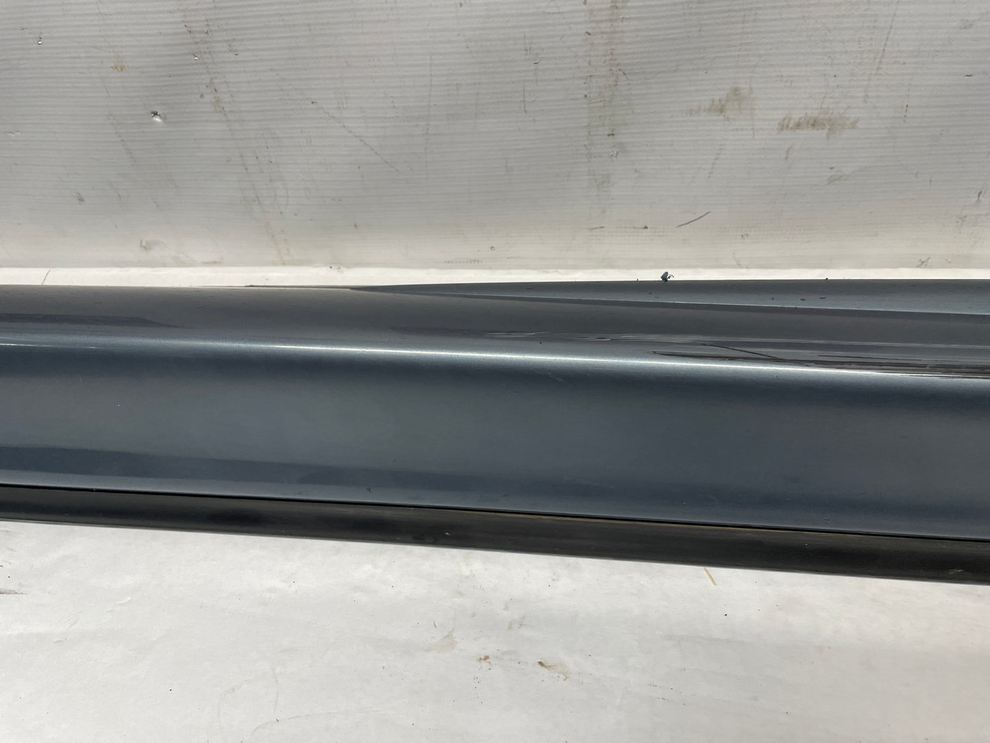 2006 Pontiac GTO RH Passenger Rocker Molding Side Skirt Panel OEM - Day's Parts Yard