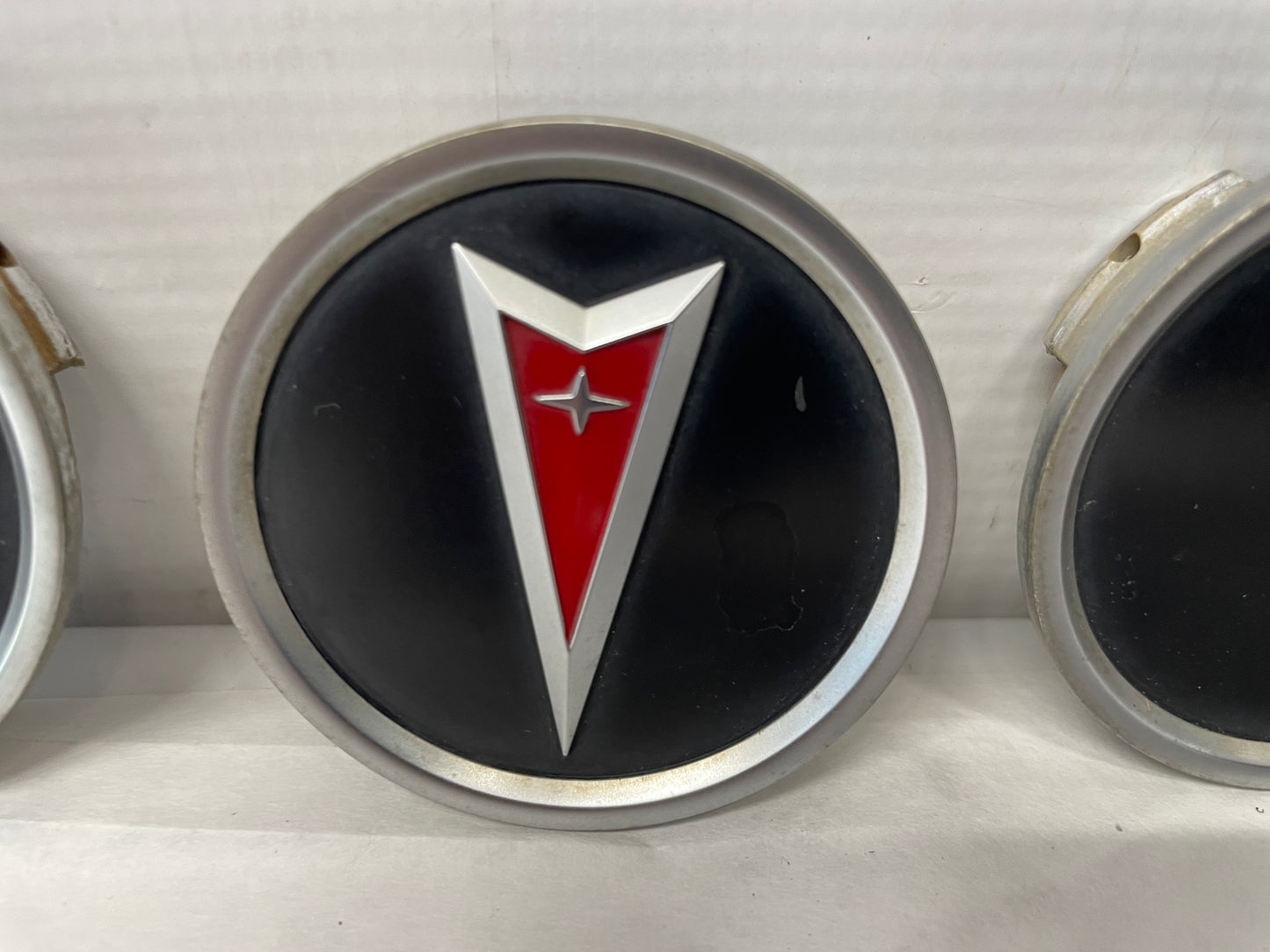 2005 Pontiac GTO Wheel Center Caps OEM - Day's Parts Yard