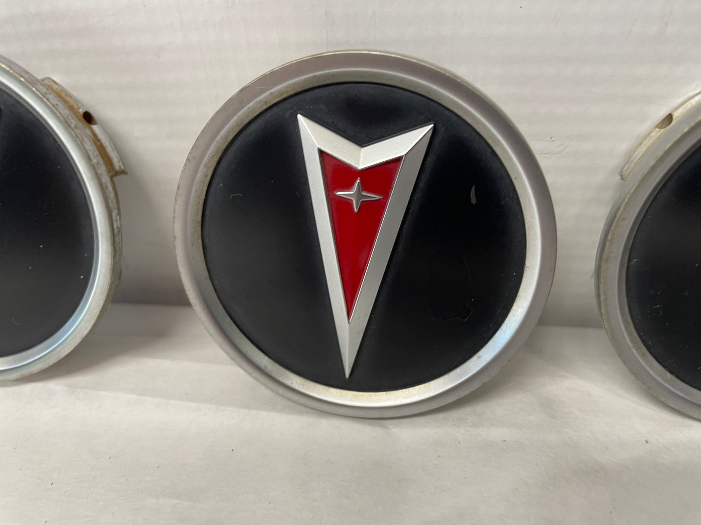 2005 Pontiac GTO Wheel Center Caps OEM - Day's Parts Yard