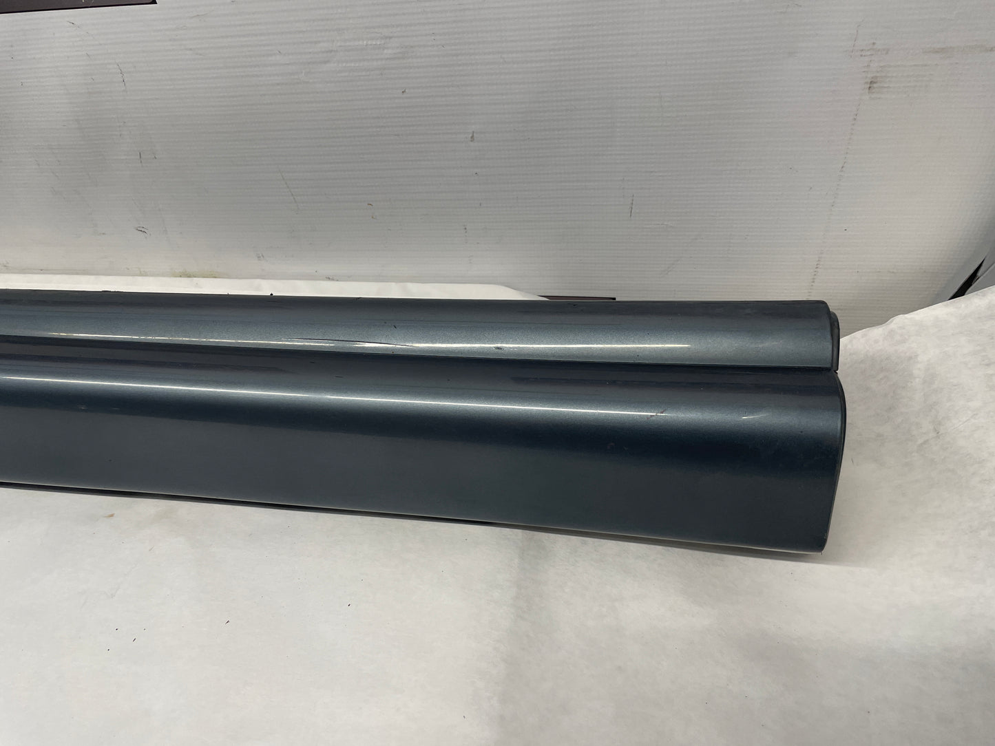 2006 Pontiac GTO RH Passenger Rocker Molding Side Skirt Panel OEM - Day's Parts Yard