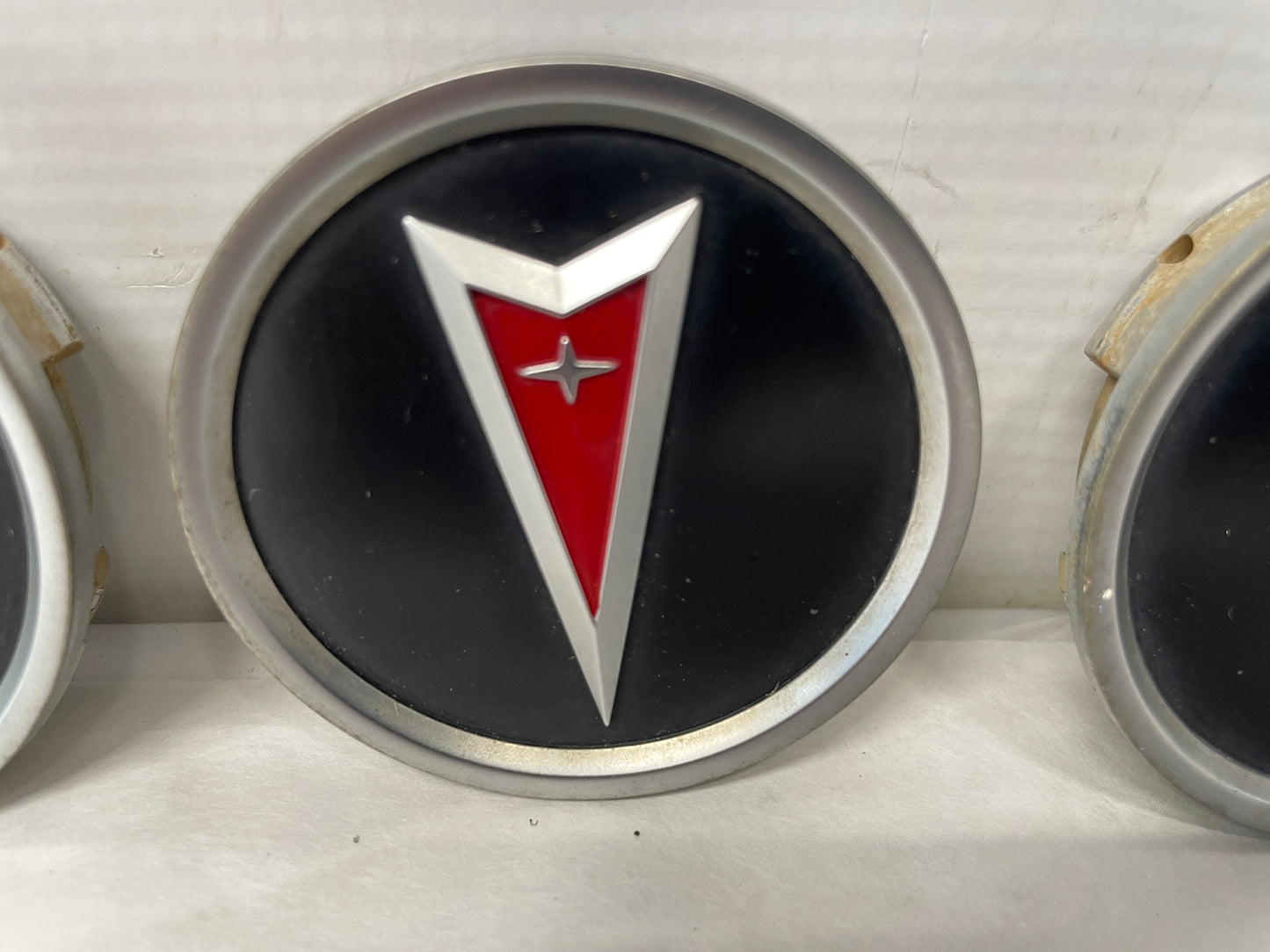 2005 Pontiac GTO Wheel Center Caps OEM - Day's Parts Yard