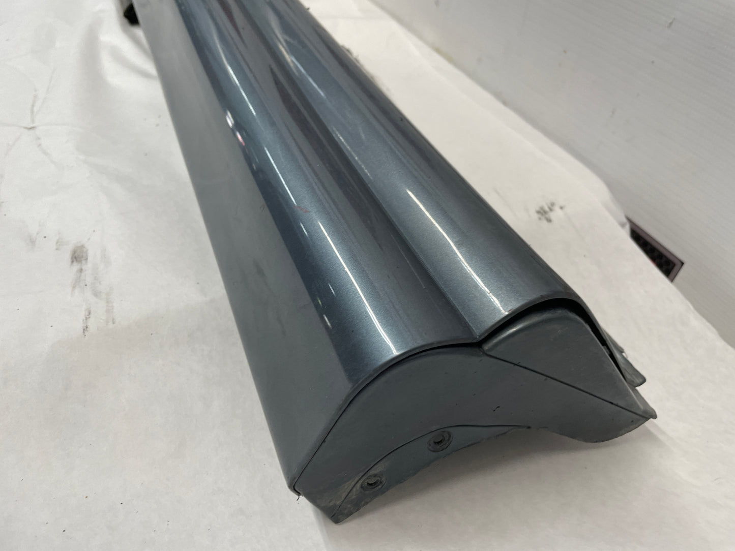 2006 Pontiac GTO RH Passenger Rocker Molding Side Skirt Panel OEM - Day's Parts Yard