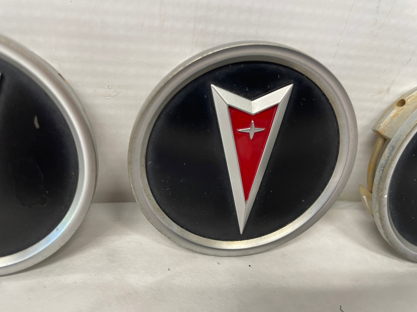 2005 Pontiac GTO Wheel Center Caps OEM - Day's Parts Yard