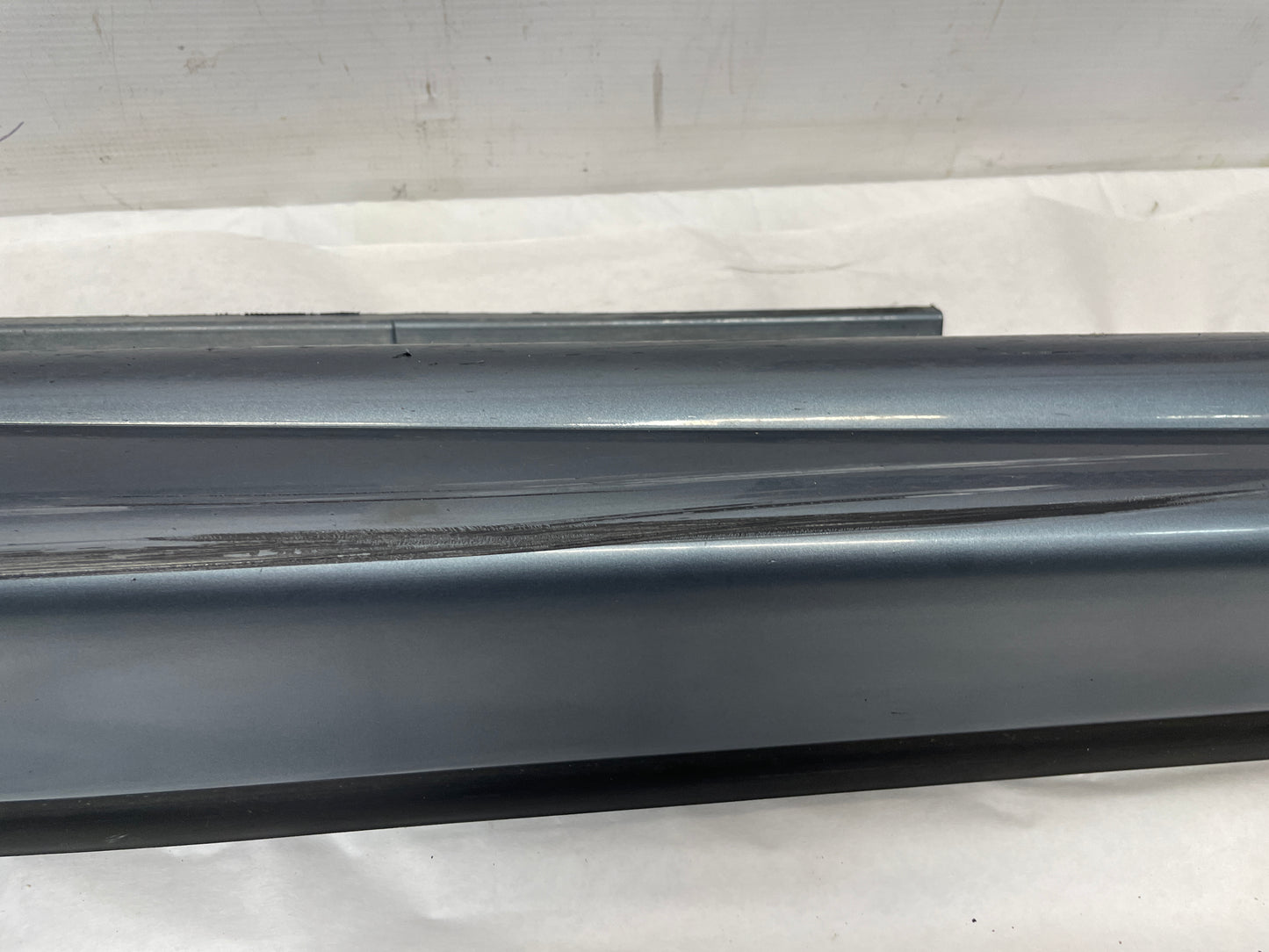 2006 Pontiac GTO RH Passenger Rocker Molding Side Skirt Panel OEM - Day's Parts Yard