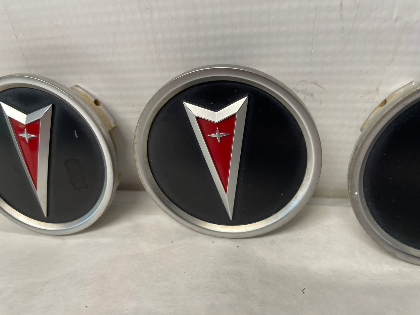 2005 Pontiac GTO Wheel Center Caps OEM - Day's Parts Yard