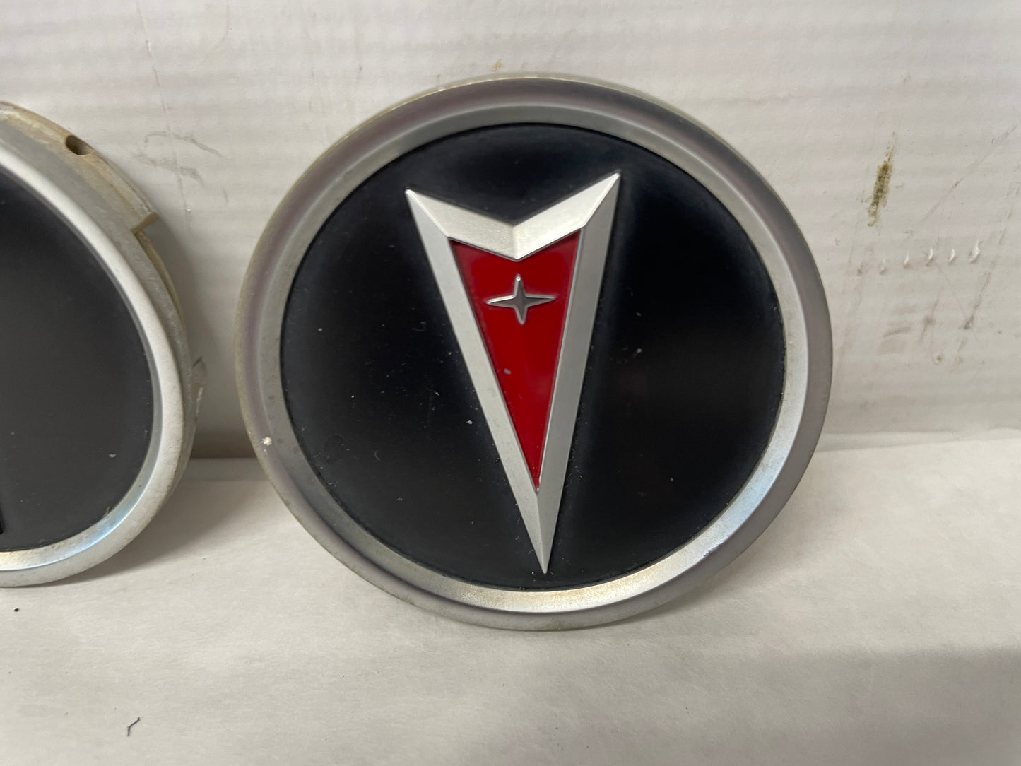 2005 Pontiac GTO Wheel Center Caps OEM - Day's Parts Yard